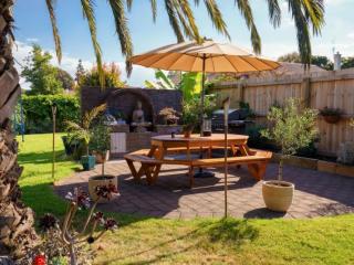 BBQ & GARDEN AREA 