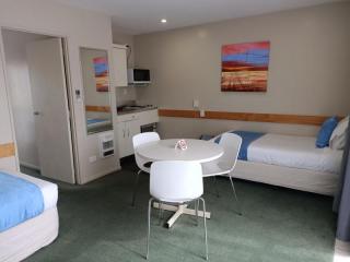 Macys Motor Inn