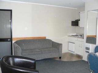 Macys Motor Inn