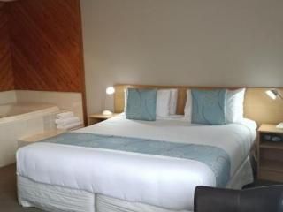 Macys Motor Inn