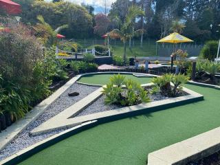 18 Hole Mini Golf