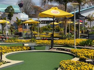 18 Hole Mini Golf