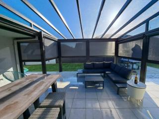 Mould-resistant outdoor blinds