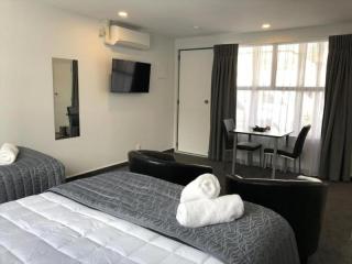 Durham Court Motor Inn